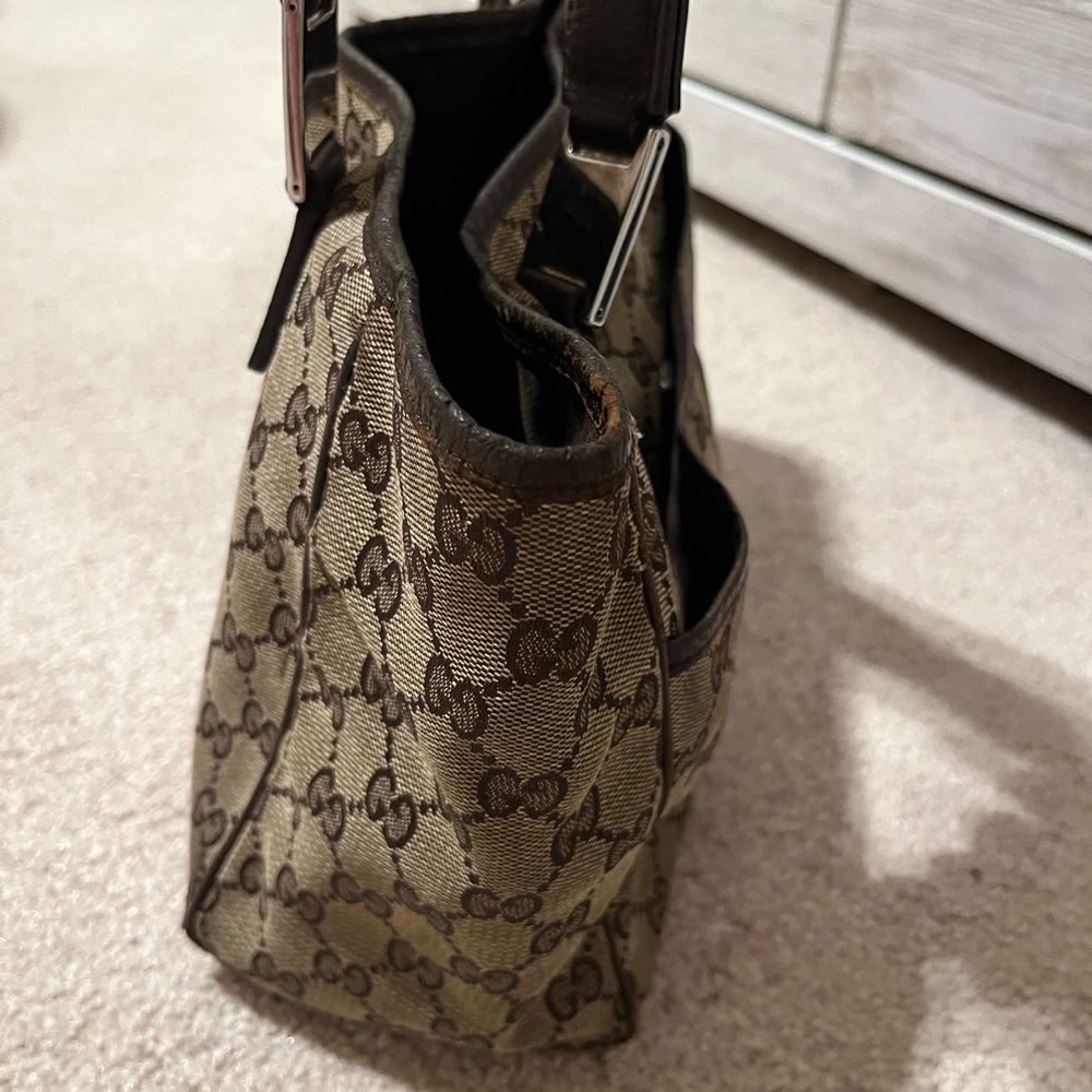 Gucci Brown Monogram Canvas Shoulder Bag with Stripe Handle - Picture 4 of 8